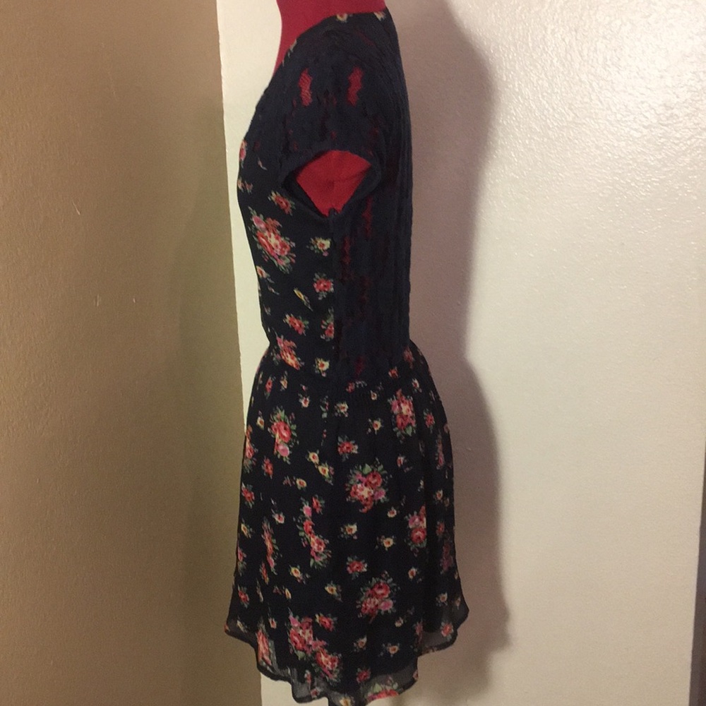 GUC A&F Floral Lace Dress - Picture 4 of 7